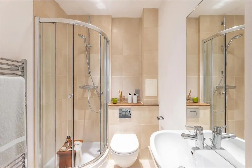 Stunning 2 Bedroom 2 Bathroom Flat With Panoramic View London 0*,