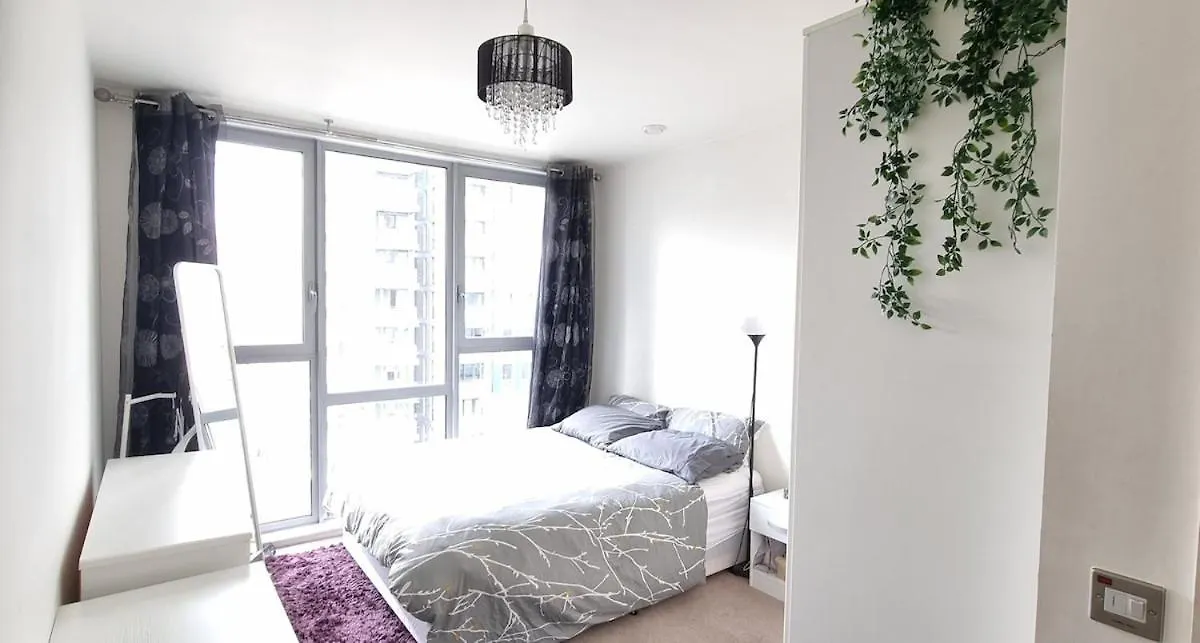 Stunning 2 Bedroom 2 Bathroom Flat With Panoramic View London 0*,