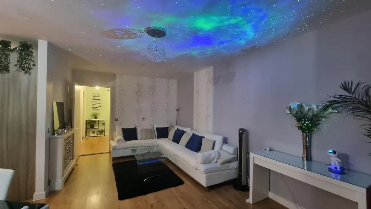 Stunning 2 Bedroom 2 Bathroom Flat With Panoramic View London 0*,