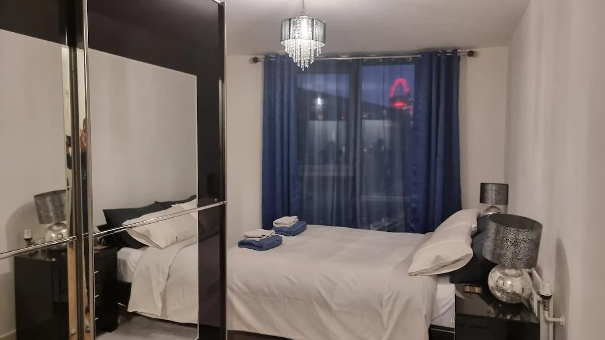 Stunning 2 Bedroom 2 Bathroom Flat With Panoramic View London